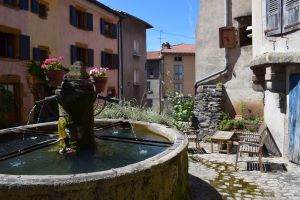 Fontaine à Monastier-sur-Gazeille, chemin de stevenson, GR70