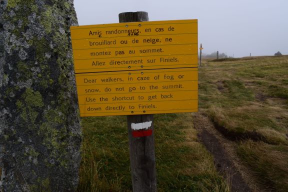 Balisage GR70, panneau de randonnée, Mont de Lozère, col de Finiels