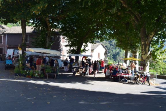 Marché producteur et artisanal, Chemin de Stevenson, GR70, village de Saint germain sur calberte